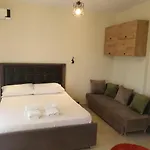 Darla Sea View 아파트