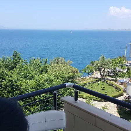 Darla Sea View فلورا