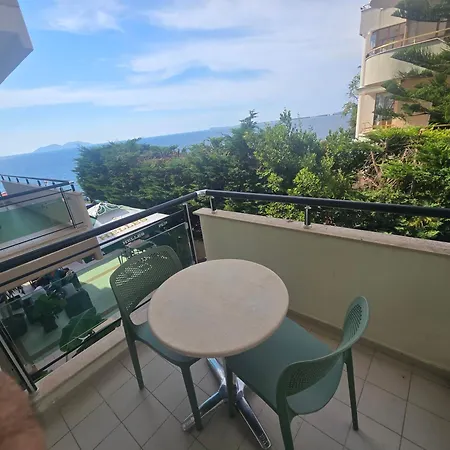 Darla Sea View فلورا